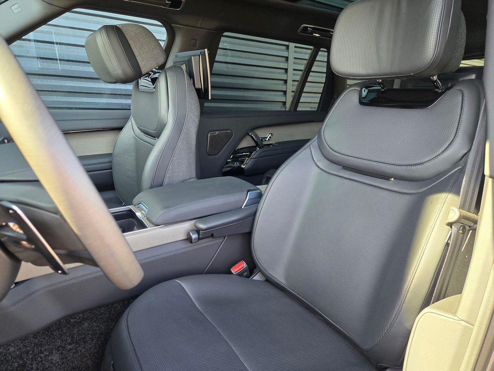 2026 Land Rover Range Rover SV - Photo 12