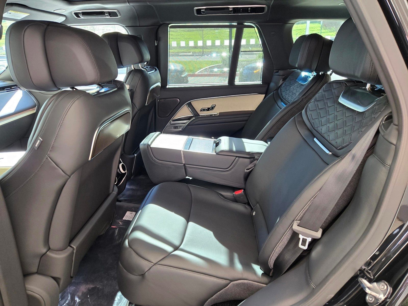 2026 Land Rover Range Rover SV - Photo 6