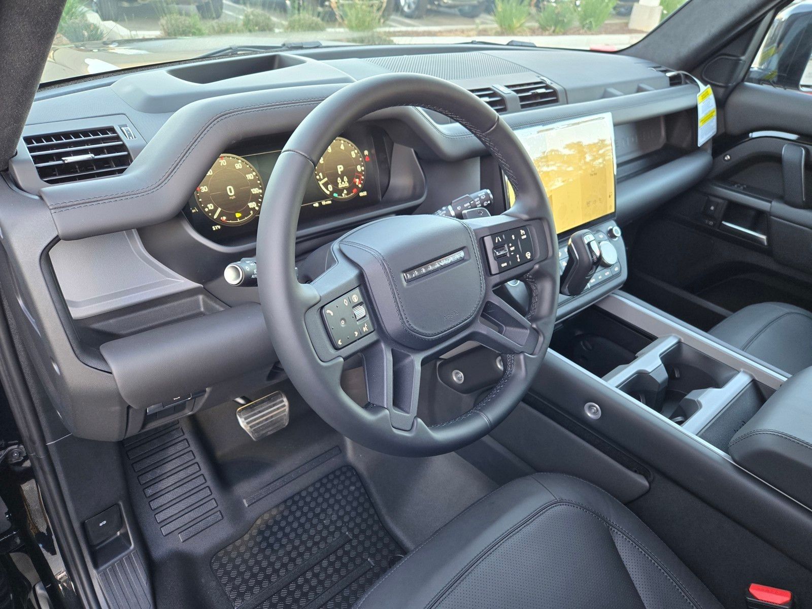 2026 Land Rover Defender V8 - Photo 9