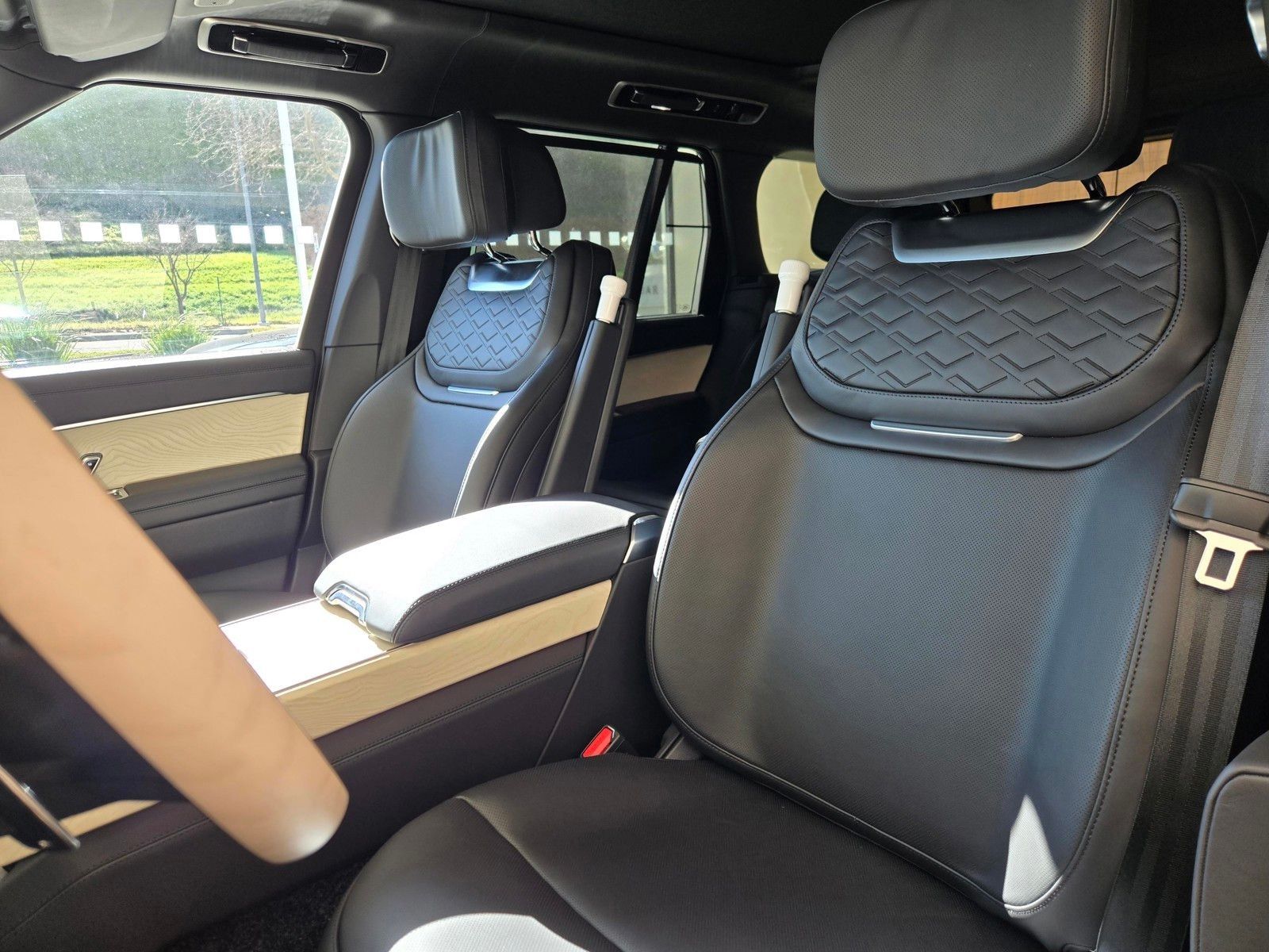 2026 Land Rover Range Rover SV - Photo 12
