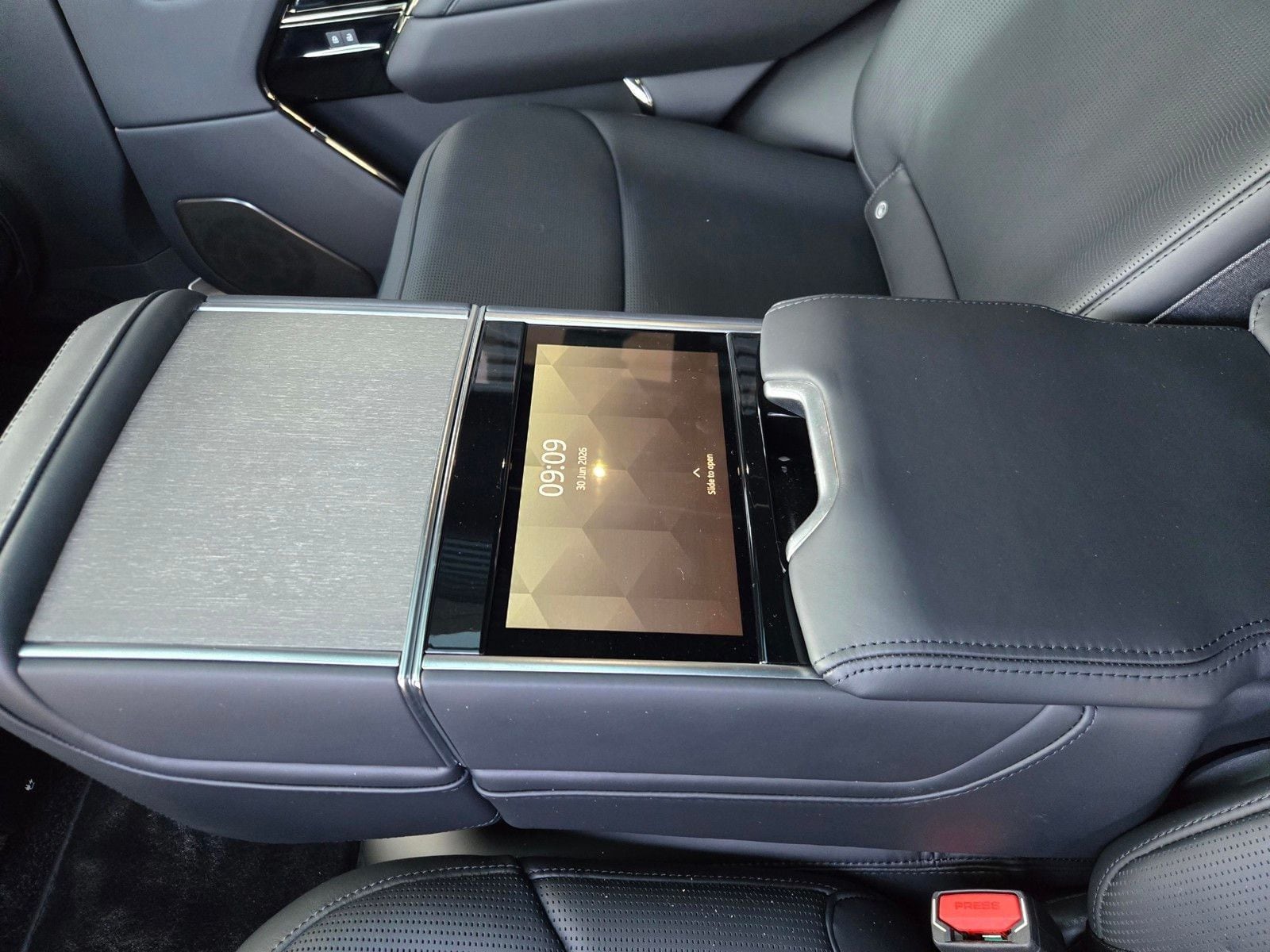 2026 Land Rover Range Rover SV - Photo 9