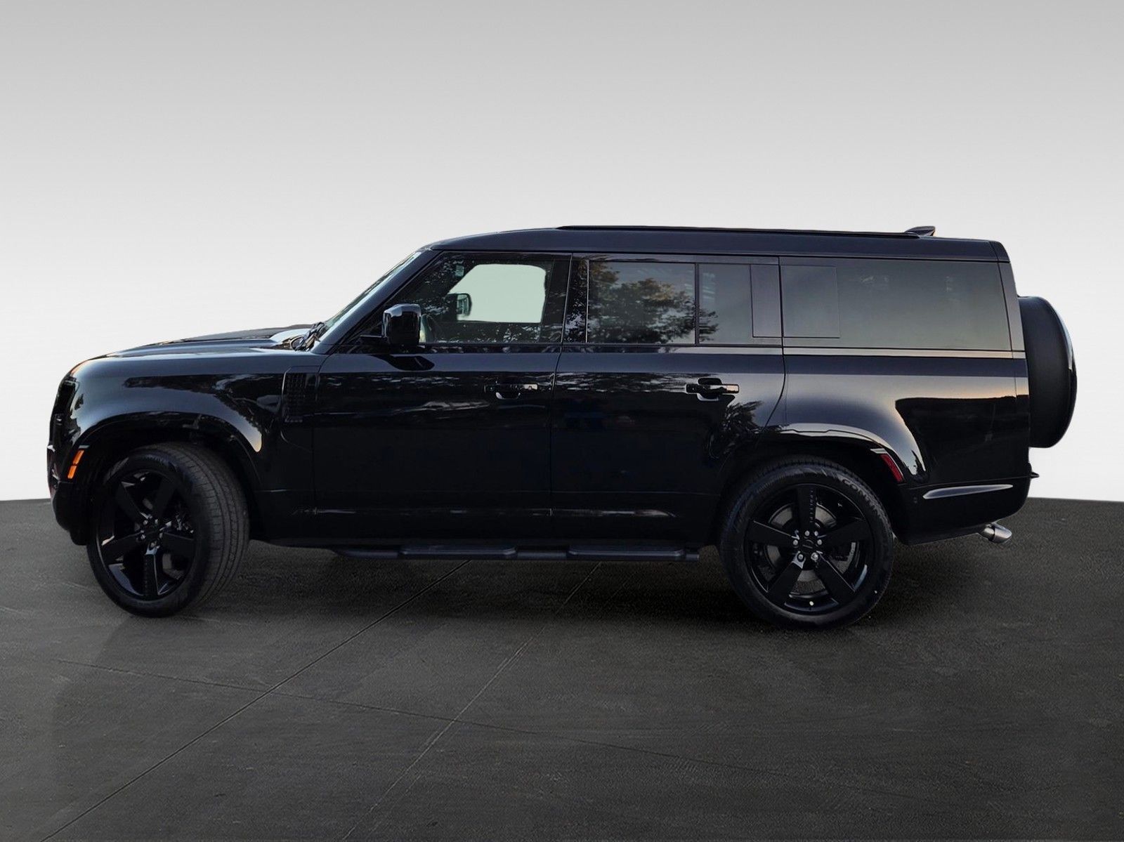2026 Land Rover Defender V8 - Photo 3