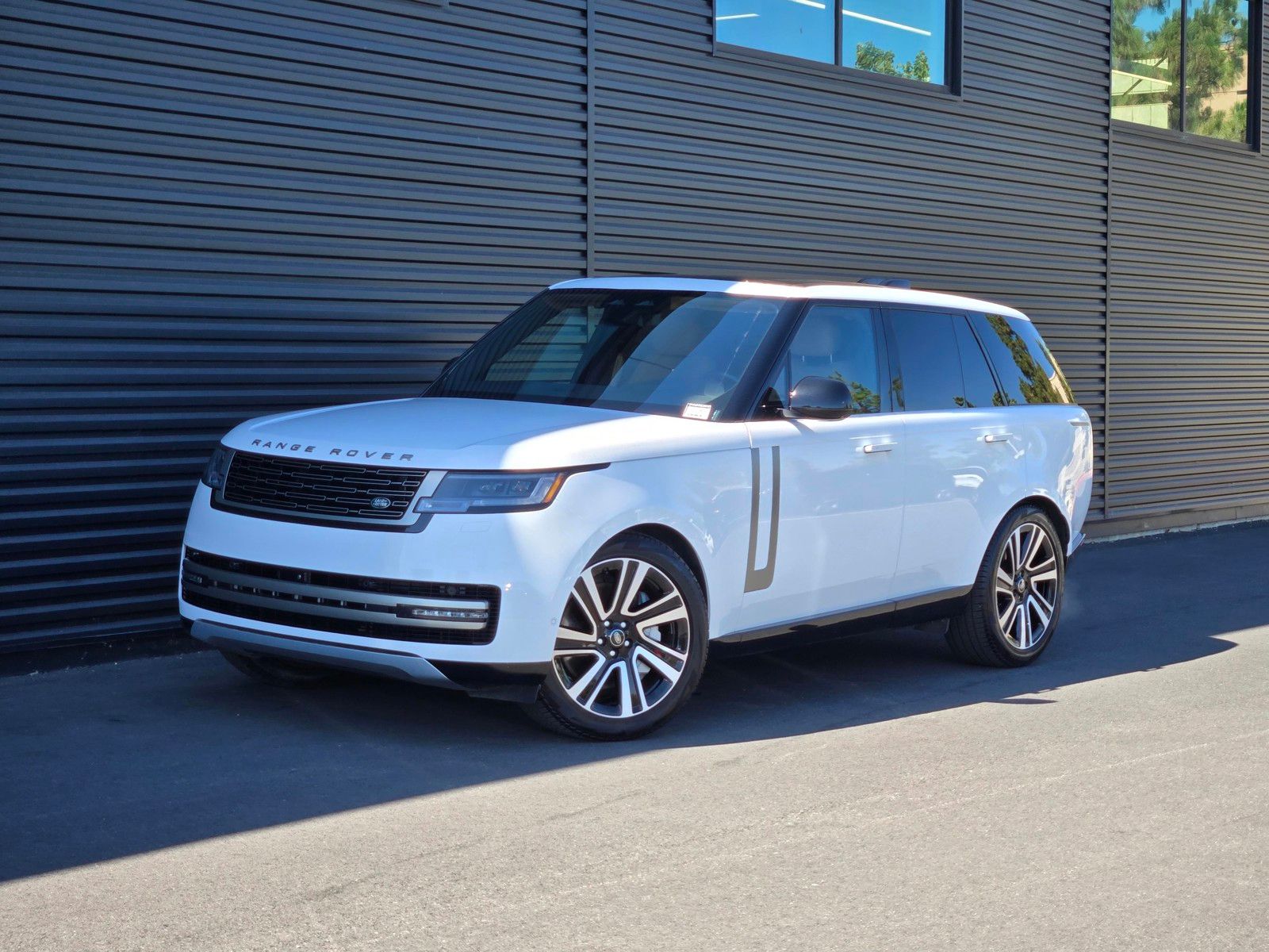2023 Land Rover Range Rover P530 SE