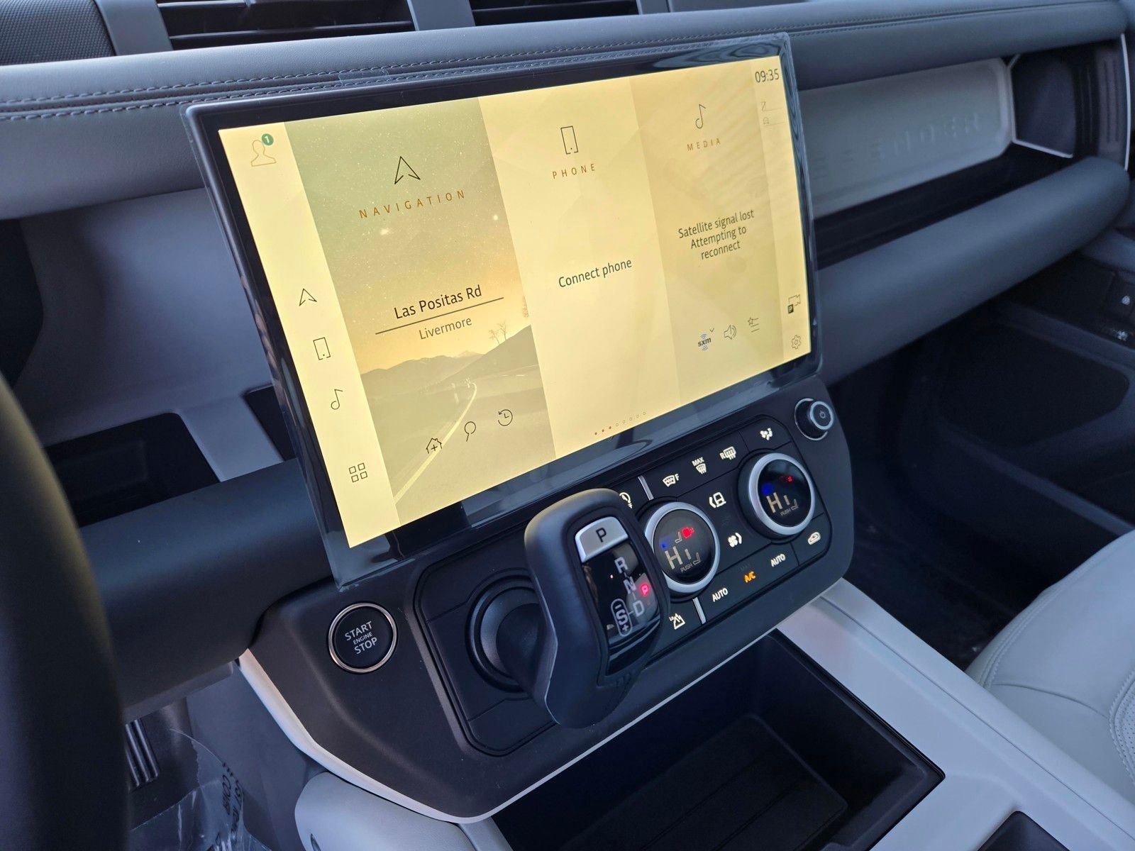 2026 Land Rover Defender X-Dynamic SE - Photo 13