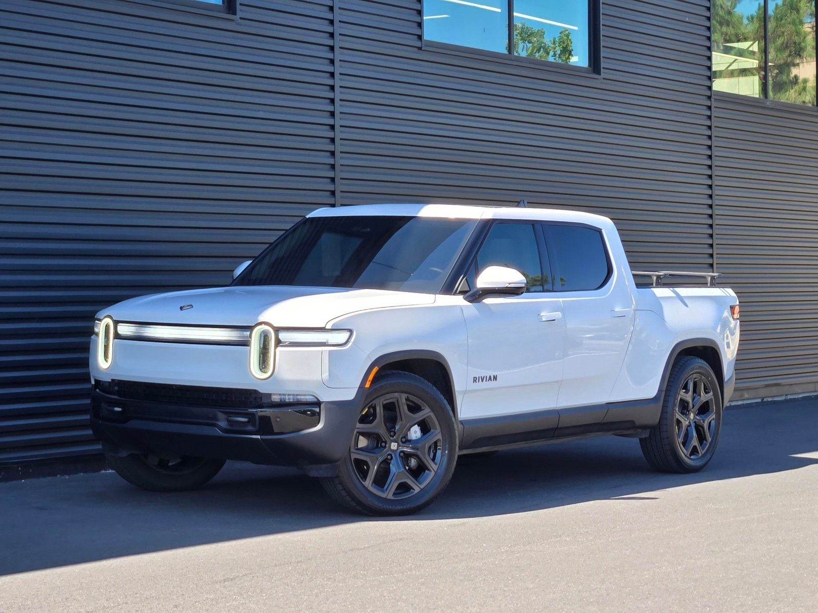2025 Rivian R1T Adventure Dual Max's photo