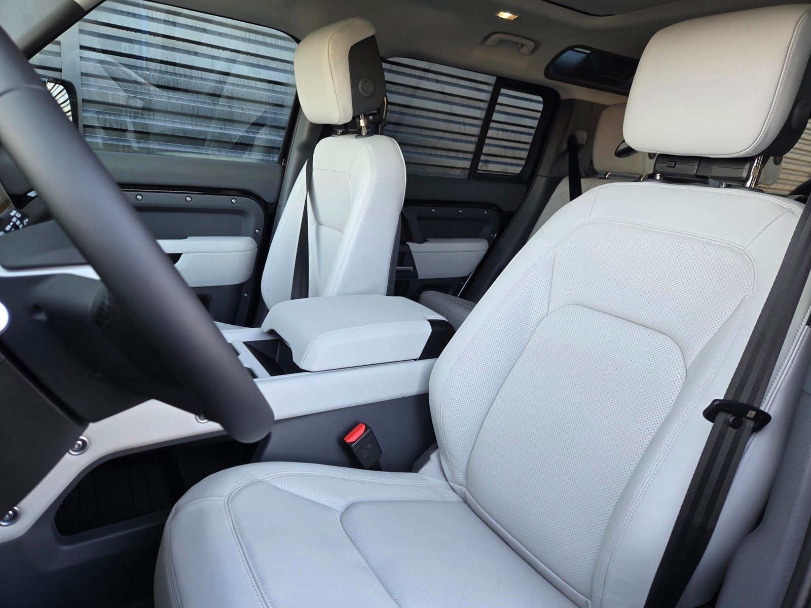 2026 Land Rover Defender X-Dynamic SE - Photo 11