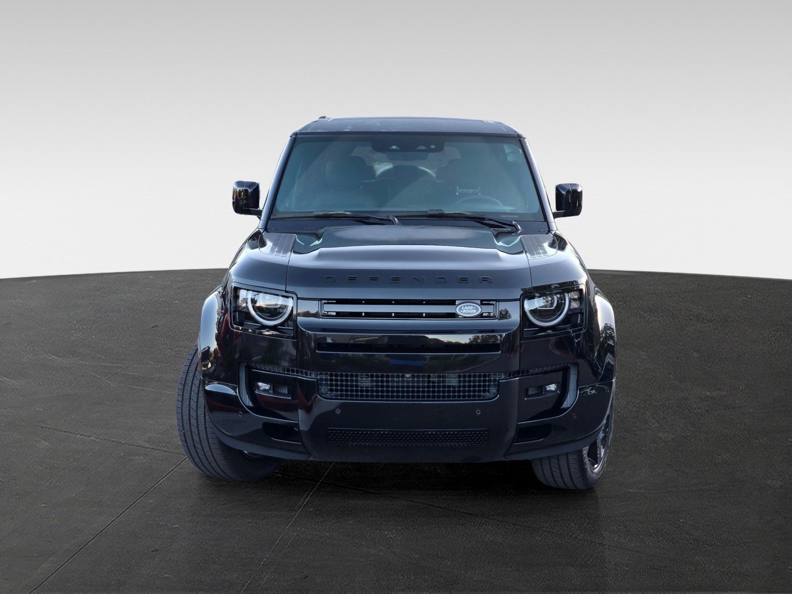 2026 Land Rover Defender V8 - Photo 2