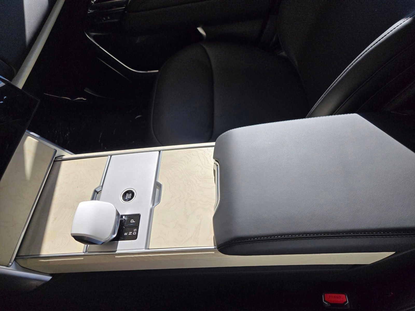 2026 Land Rover Range Rover SV - Photo 15