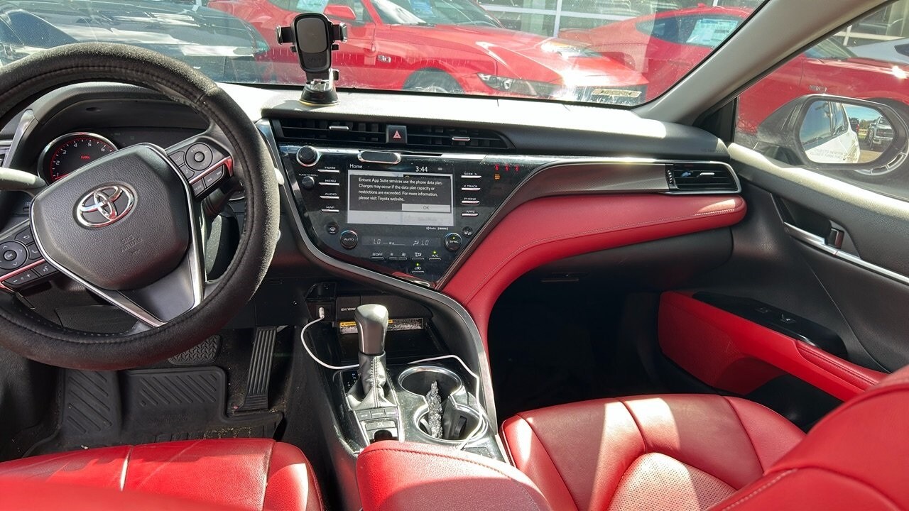 2019 Toyota Camry XSE photo 2
