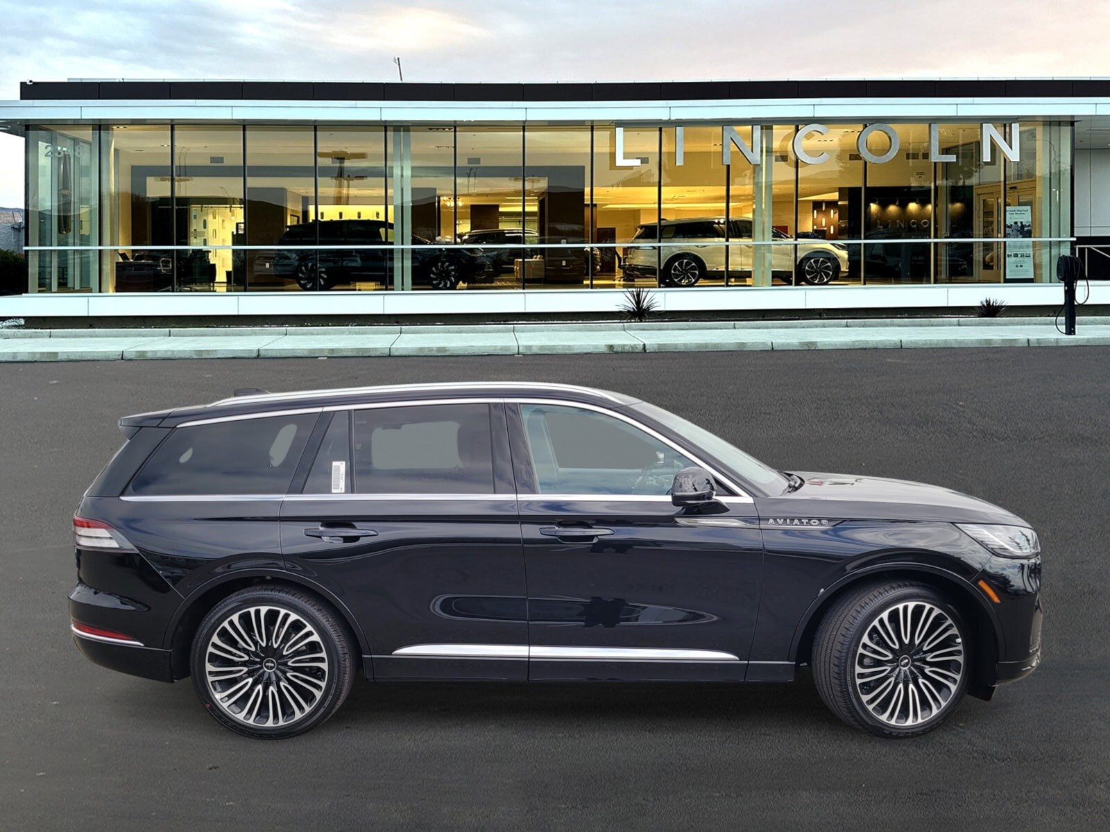 2025 Lincoln Aviator Black Label photo 4