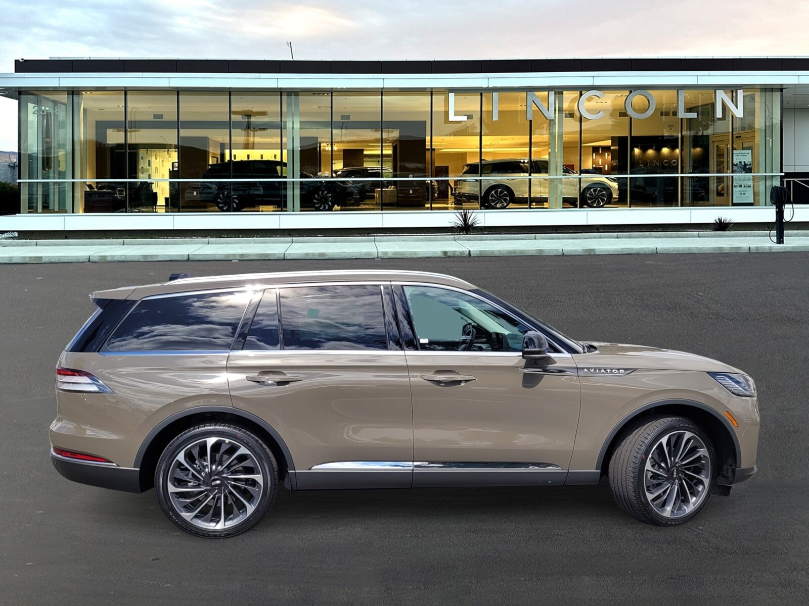 2025 Lincoln Aviator Reserve photo 4