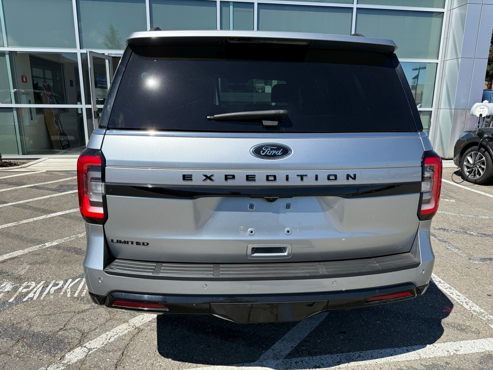 2022 Ford Expedition Limited photo 2