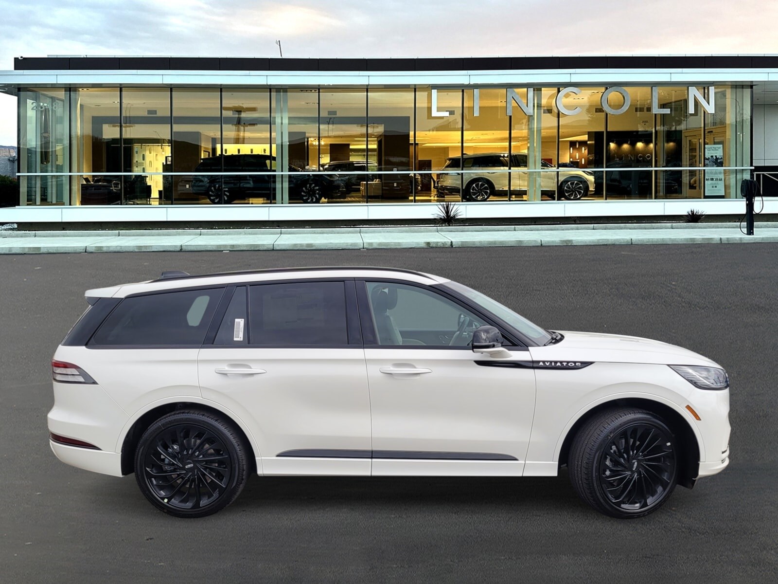 2025 Lincoln Aviator Reserve photo 4