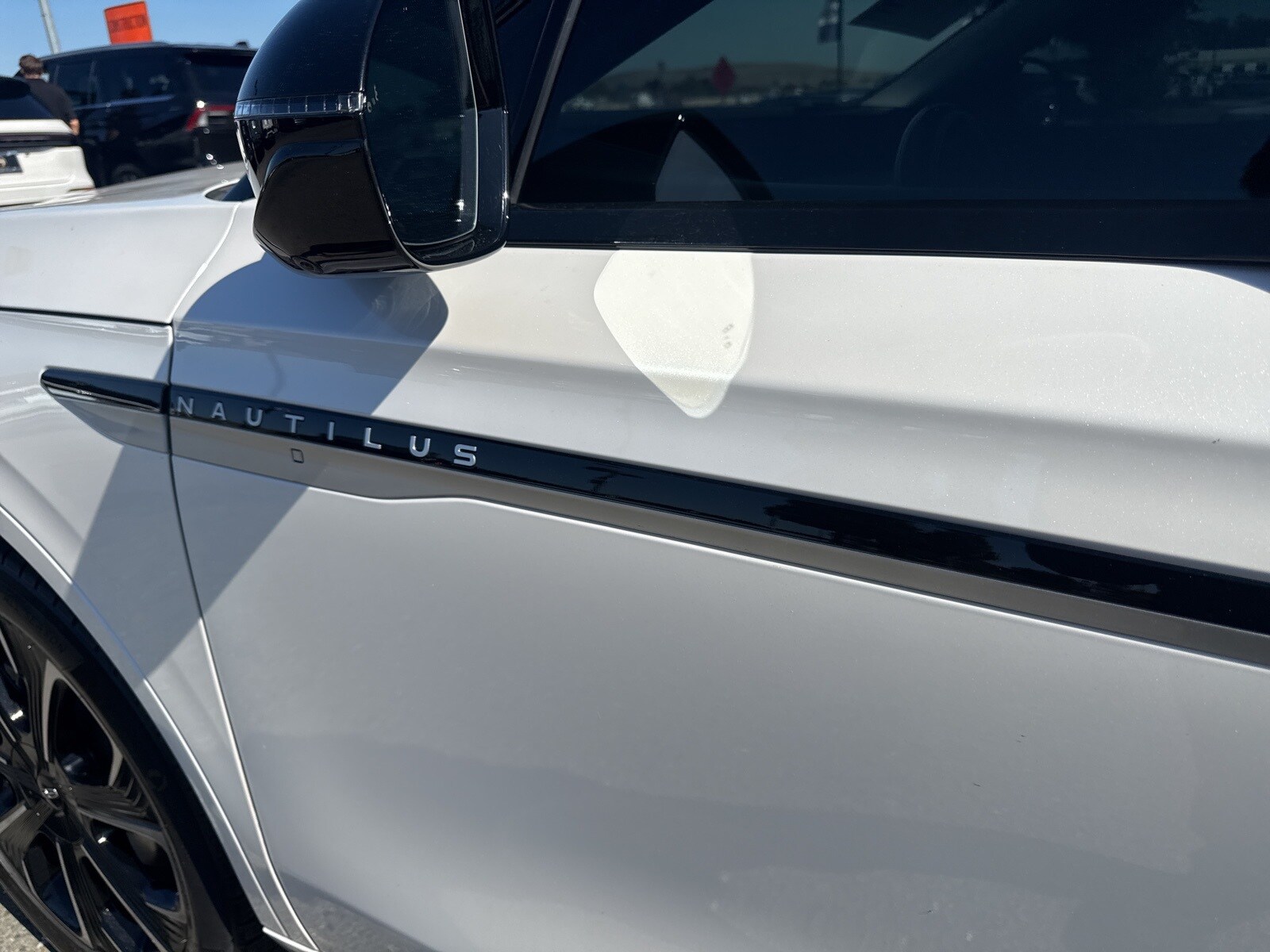 2024 Lincoln Nautilus Reserve photo 3