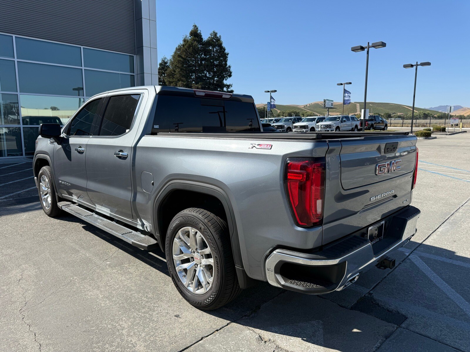 2020 Gmc Sierra 1500 SLT photo 2