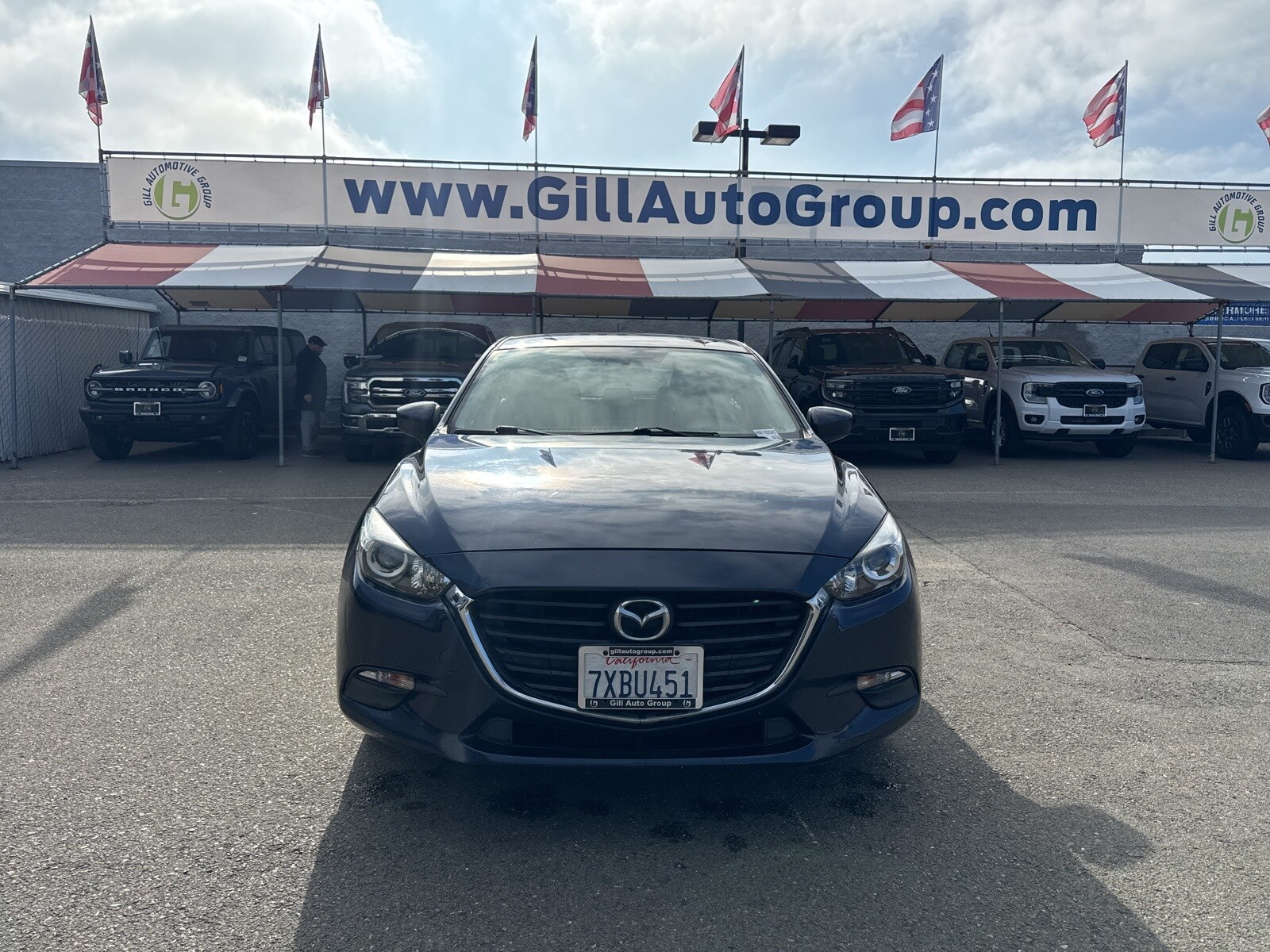 2017 Mazda Mazda3 Sport Hatchback photo 3