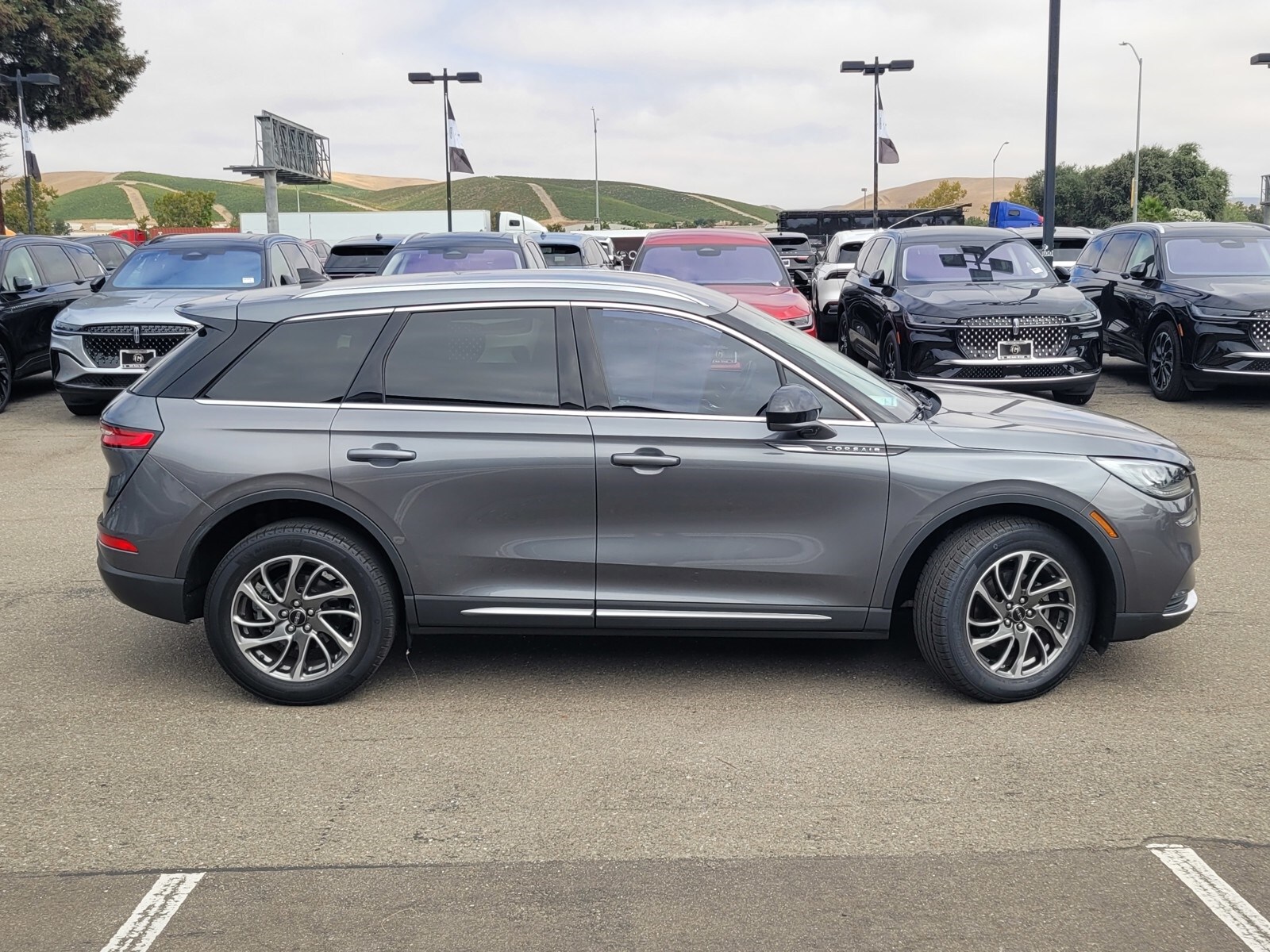 2022 Lincoln Corsair Standard photo 3