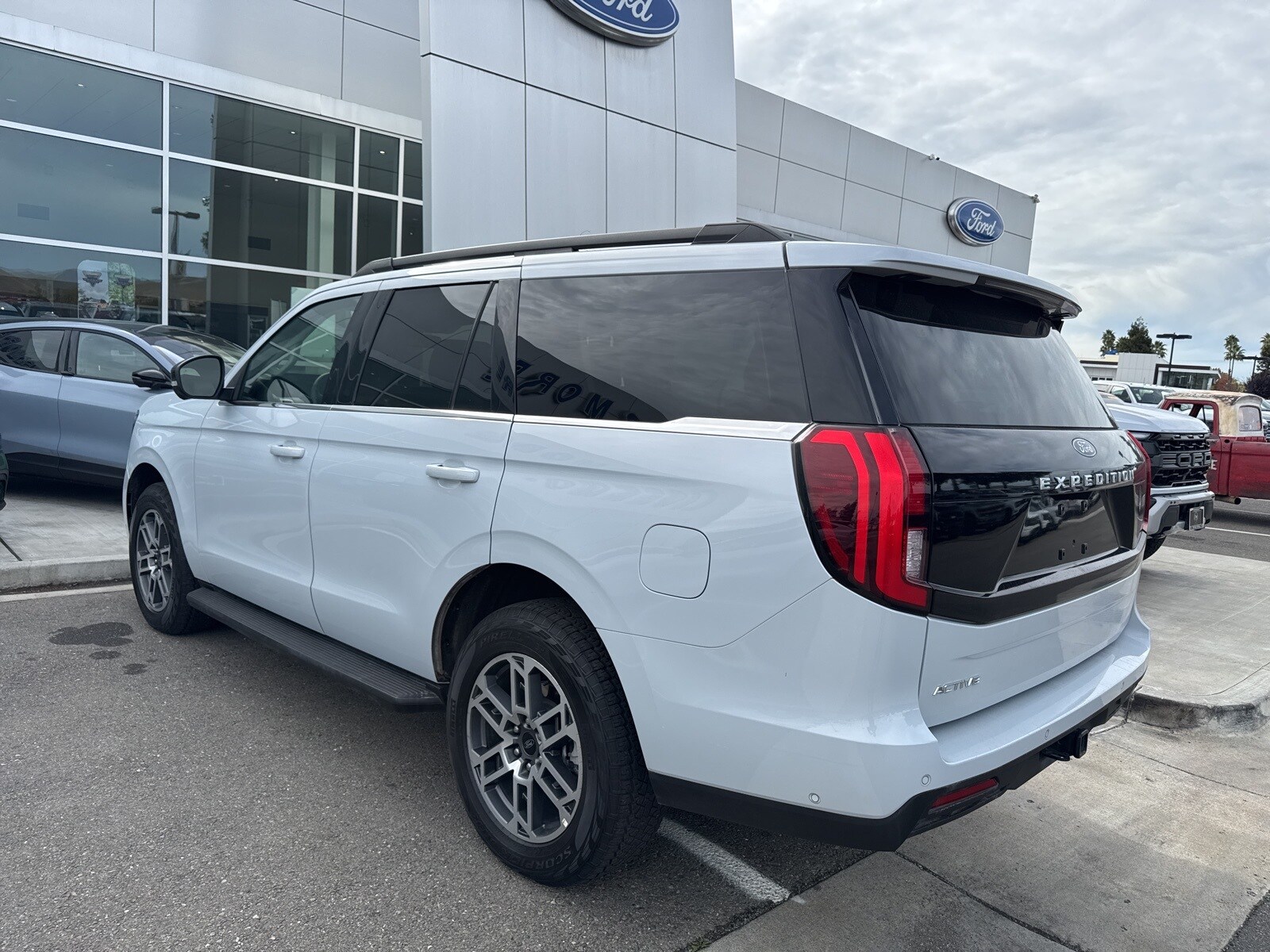 2025 Ford Expedition photo 4