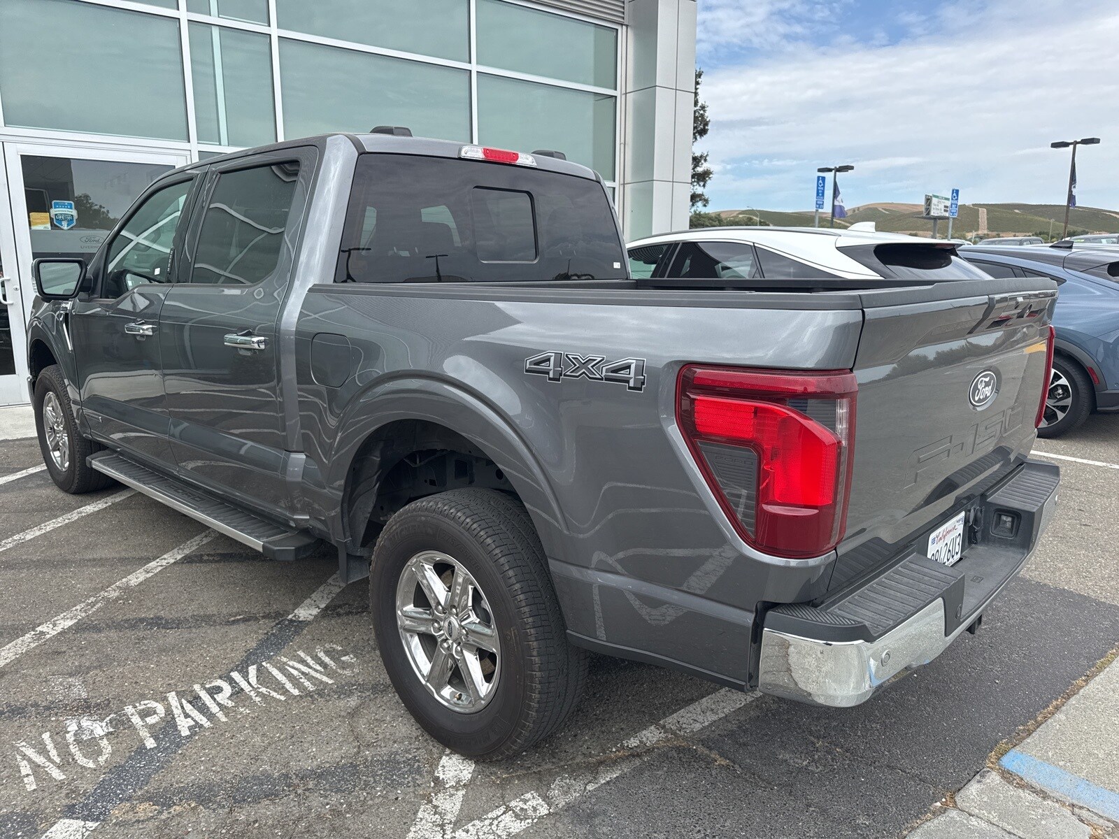 2024 Ford F-150 XLT photo 2