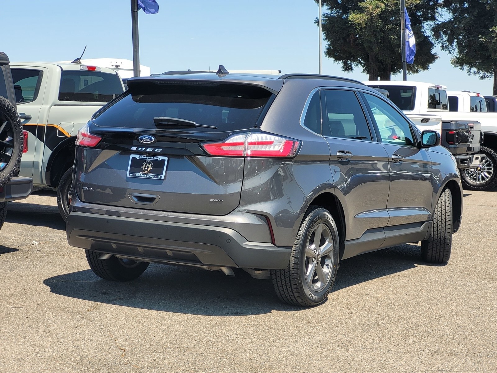 2022 Ford Edge SEL photo 3