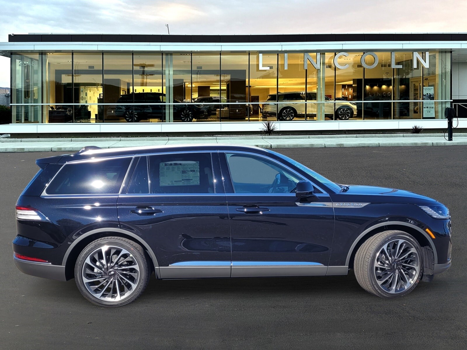 2025 Lincoln Aviator Reserve photo 3