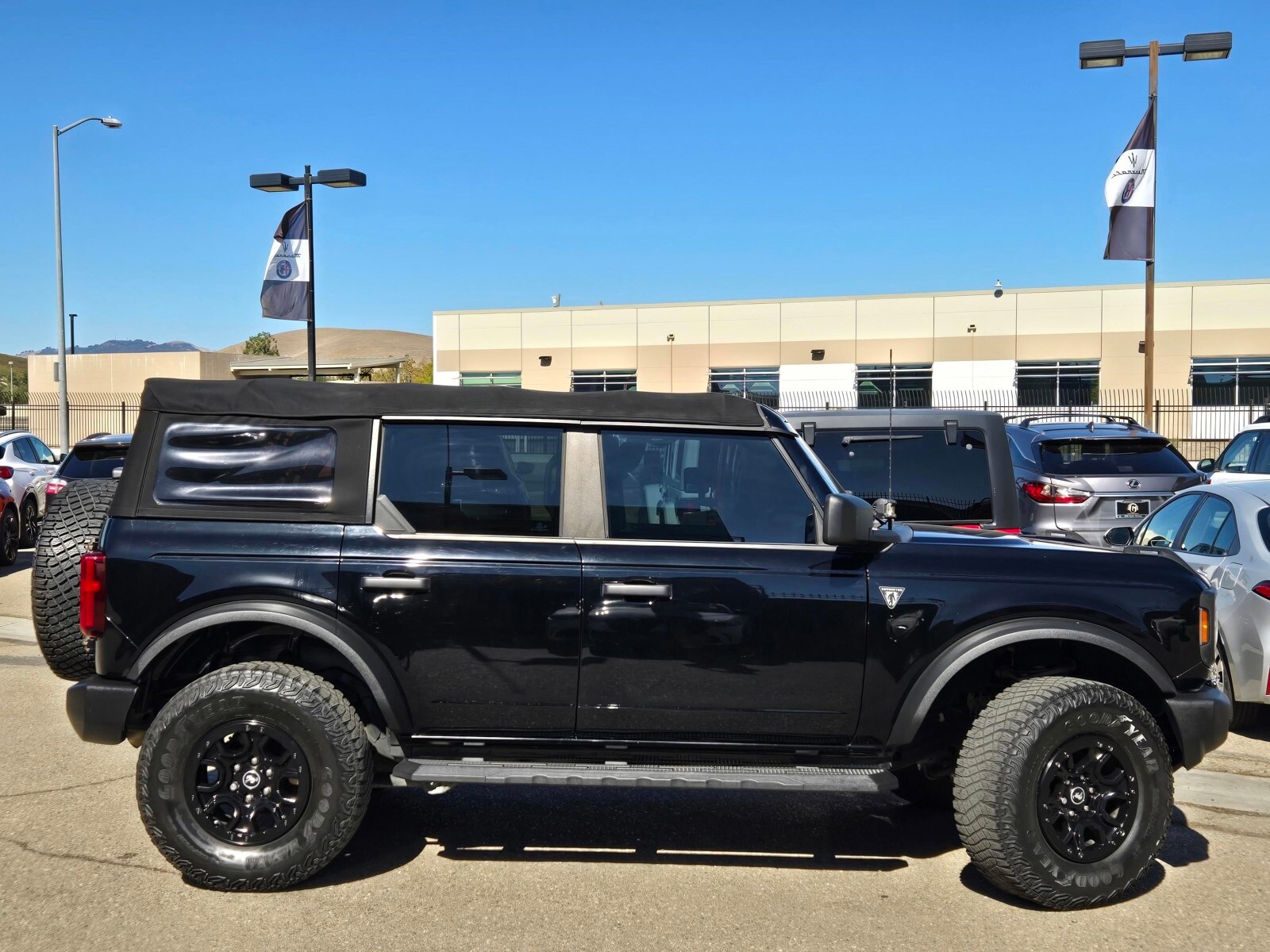 2022 Ford Bronco Base photo 3