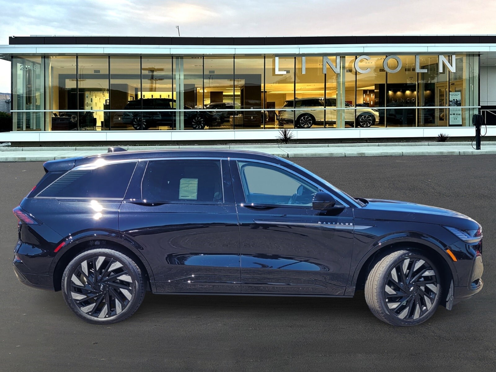 2025 Lincoln Nautilus Black Label photo 3