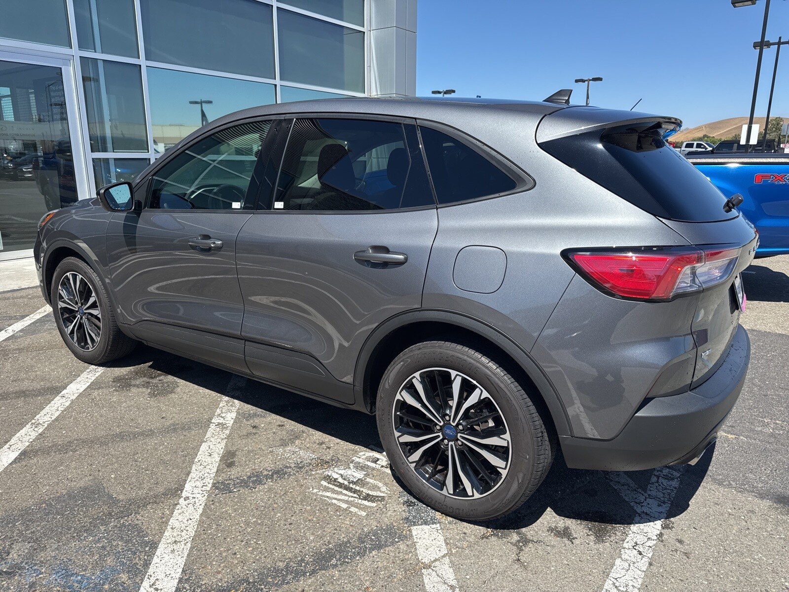 2022 Ford Escape SE photo 2