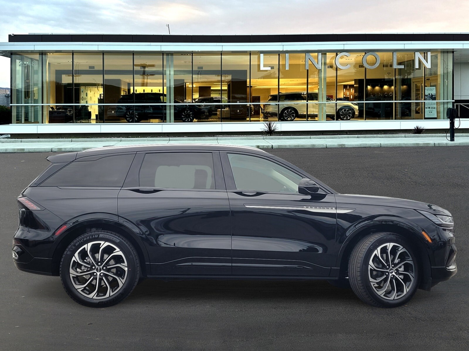 2025 Lincoln Nautilus Reserve photo 3