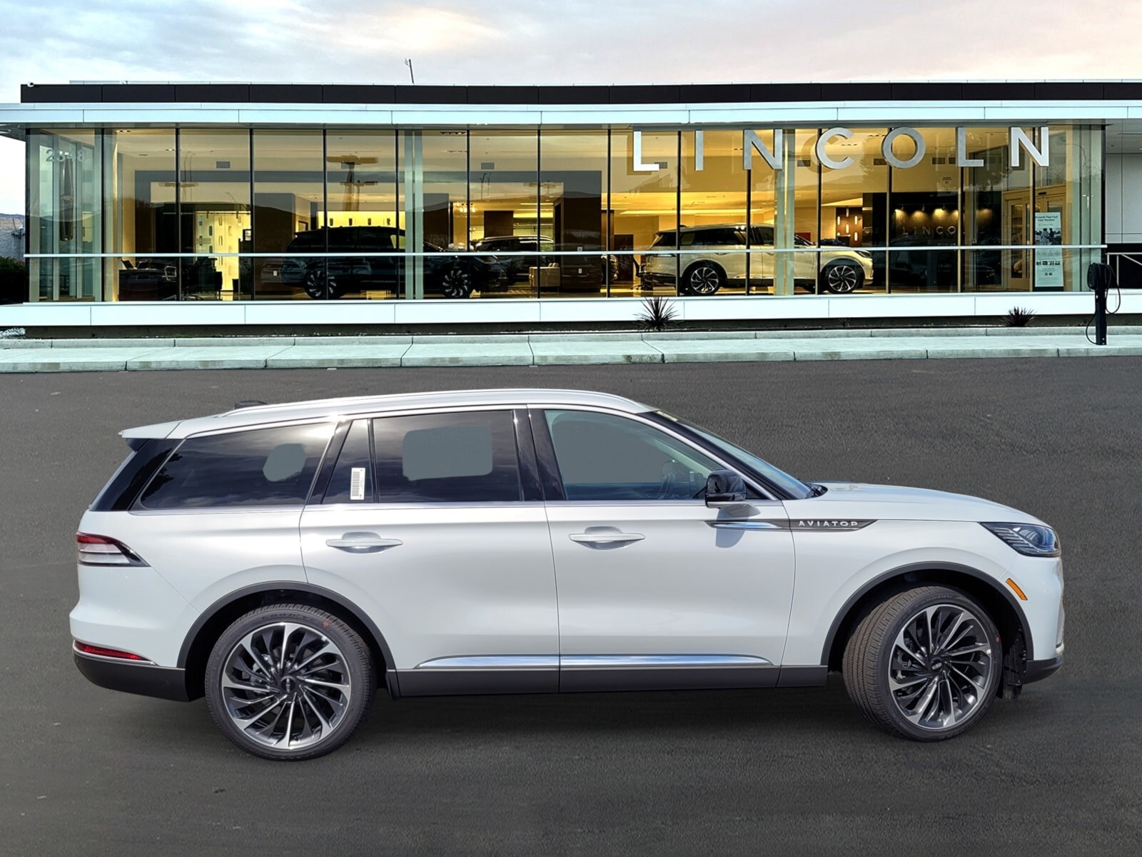 2025 Lincoln Aviator Reserve photo 4