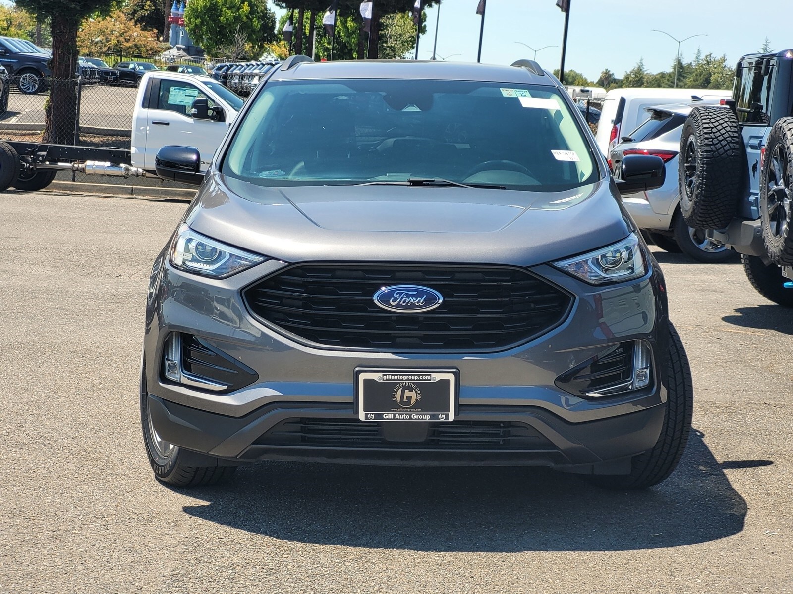 2022 Ford Edge SEL photo 2