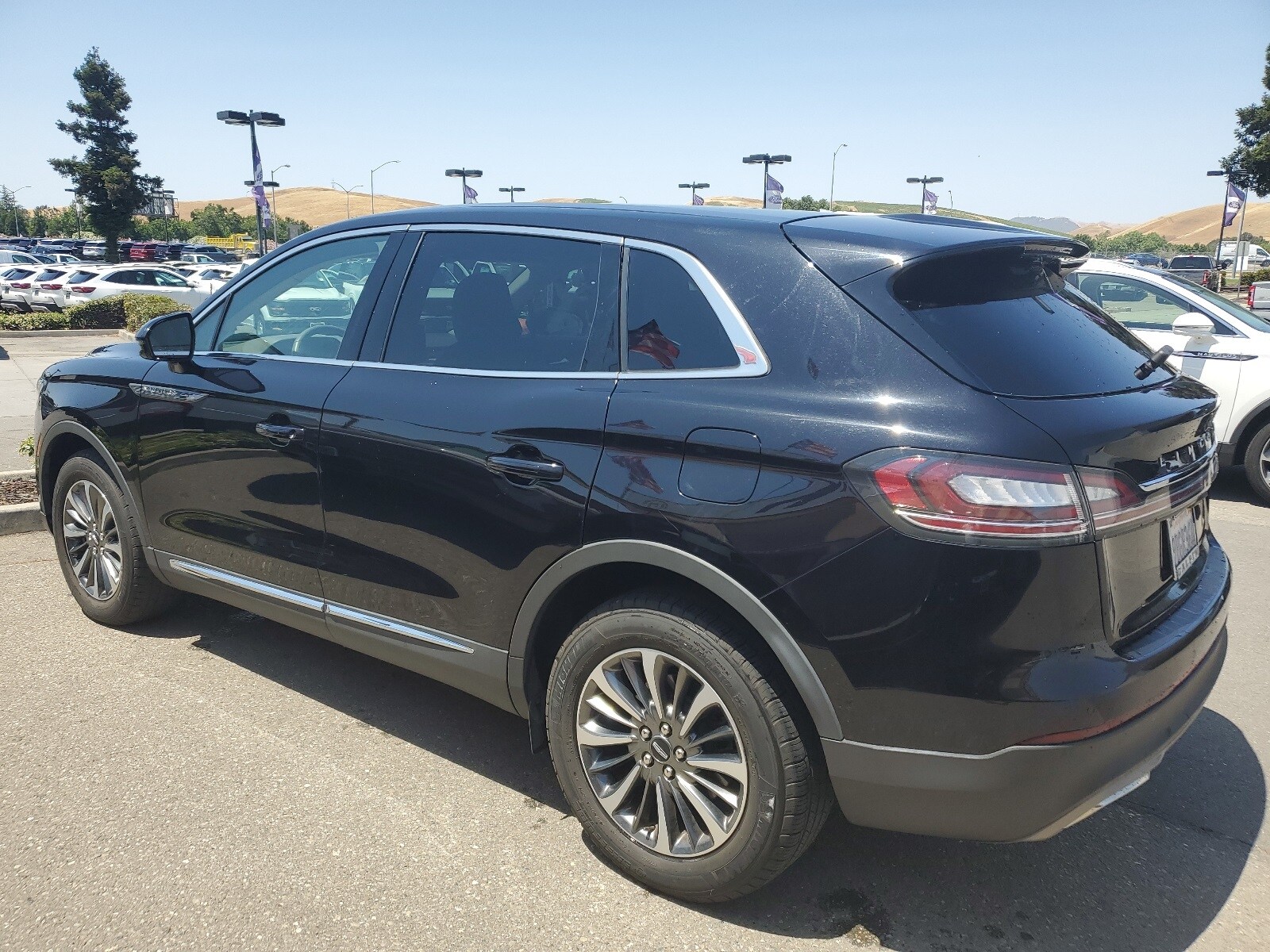 2022 Lincoln Nautilus Standard photo 3