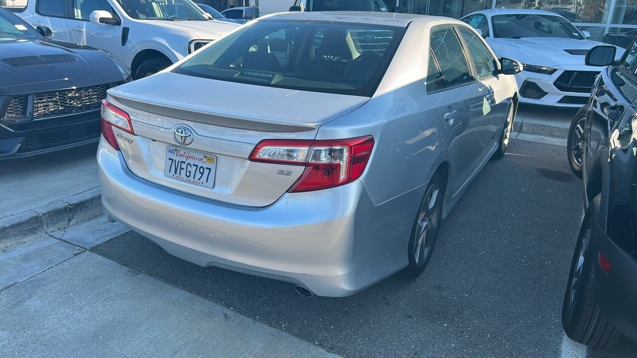 2014 Toyota Camry L photo 2