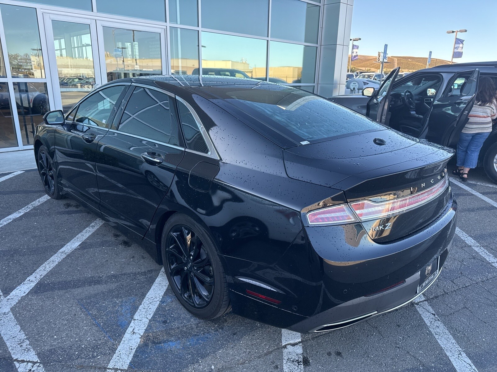 2020 Lincoln MKZ Hybrid Reserve photo 2