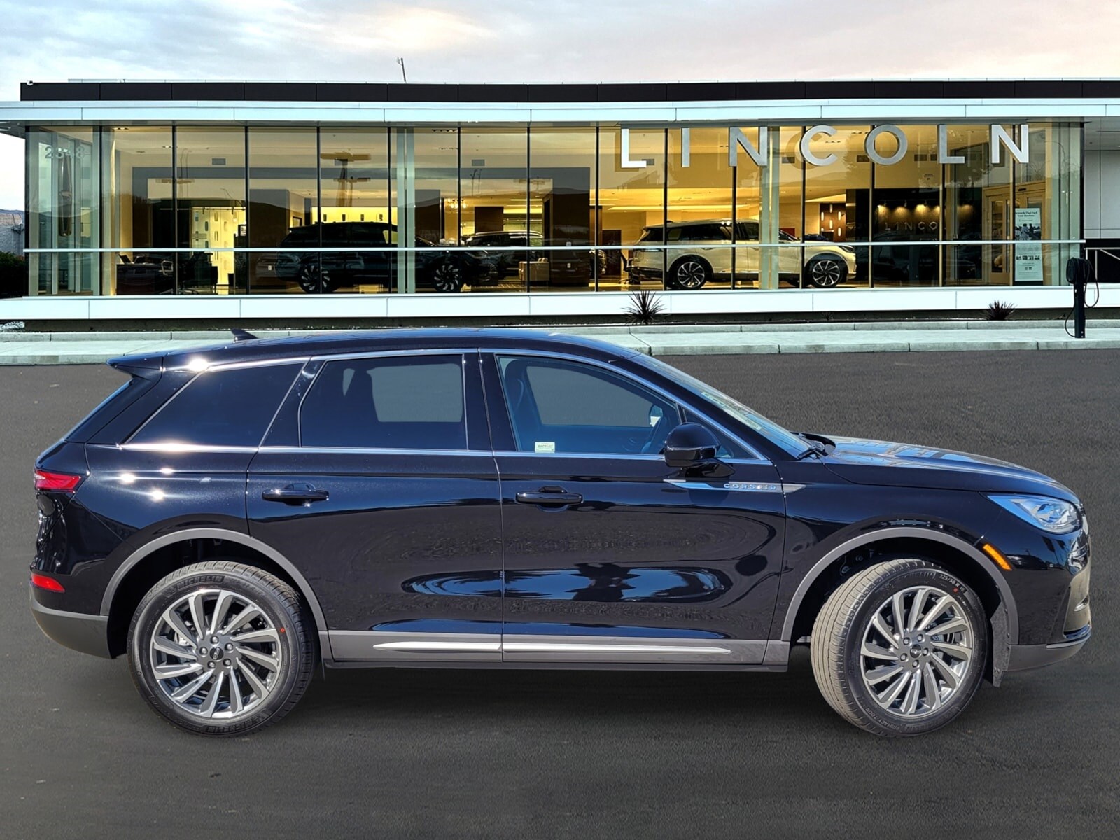 2025 Lincoln Corsair Reserve photo 3