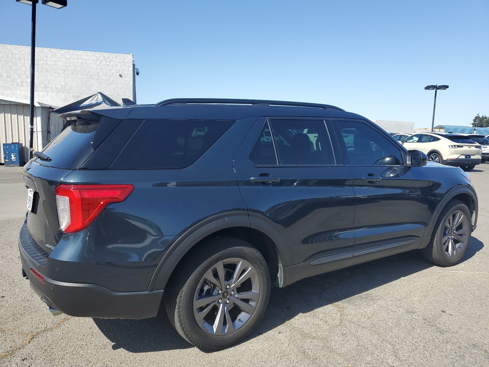 2022 Ford Explorer XLT photo 2