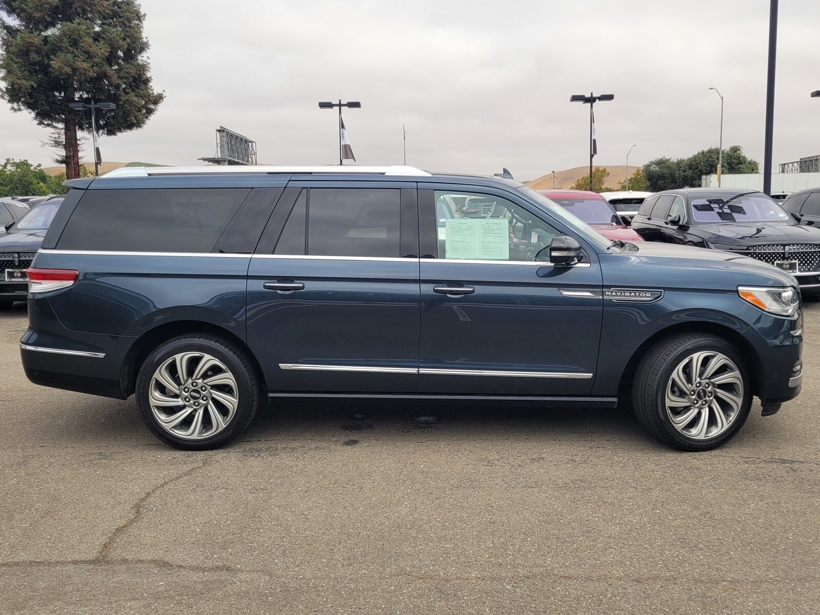 2022 Lincoln Navigator L Reserve photo 3