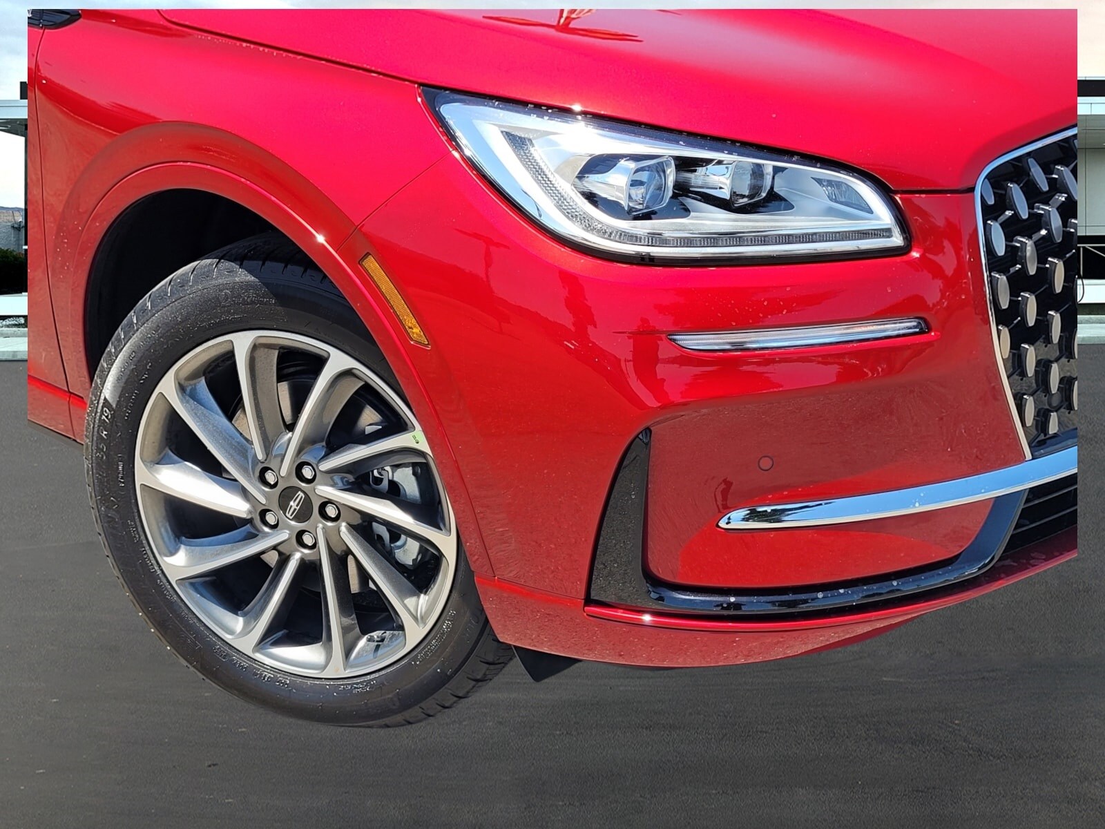 2025 Lincoln Corsair Grand Touring photo 3