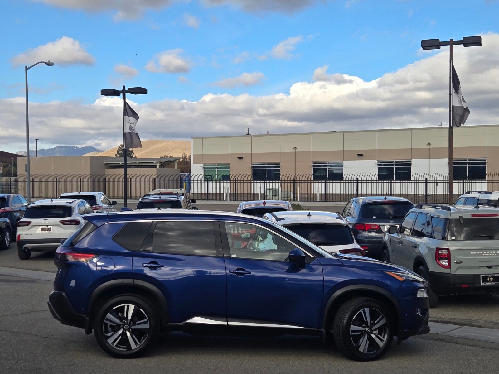 2022 Nissan Rogue SL photo 3