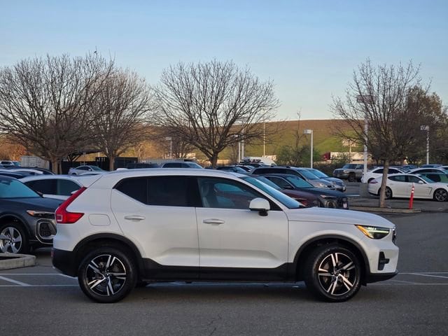 2023 Volvo XC40 Plus Bright Theme photo 2