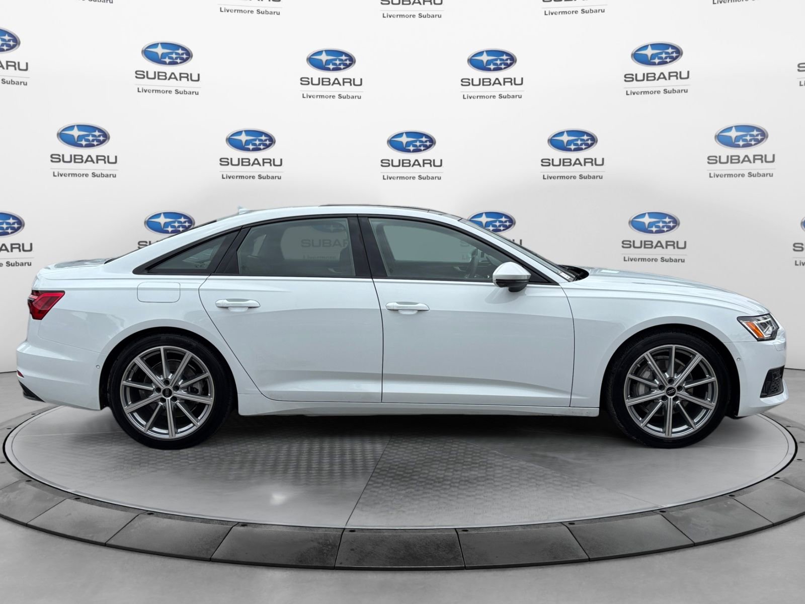 2025 Audi A6 Premium Plus - Photo 6