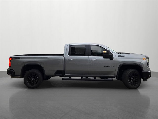 2025 Chevrolet Silverado 2500HD LT photo 4