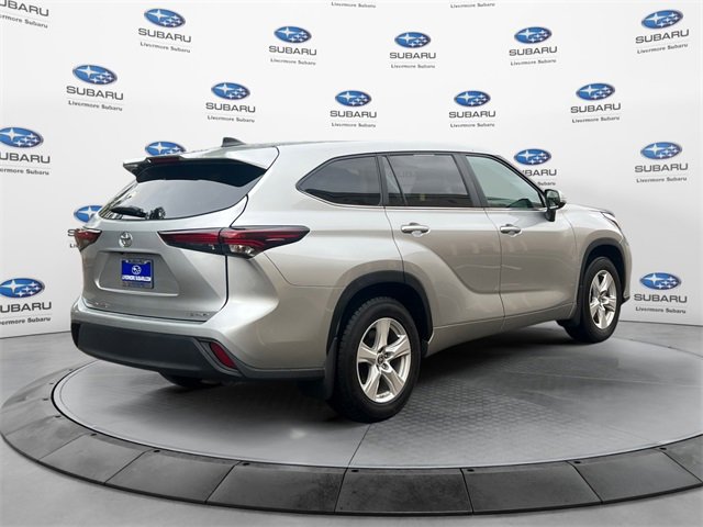 2024 Toyota Highlander LE photo 4