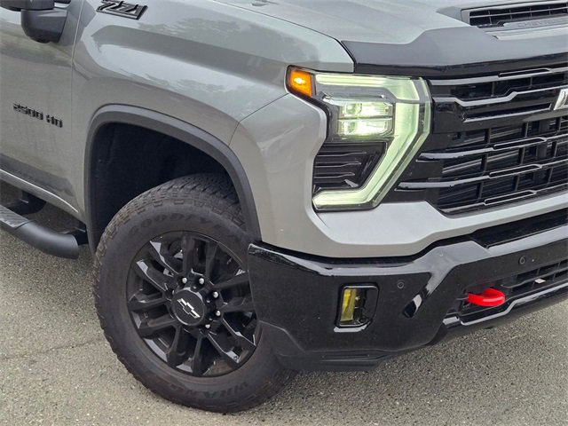 2025 Chevrolet Silverado 2500HD LT photo 2