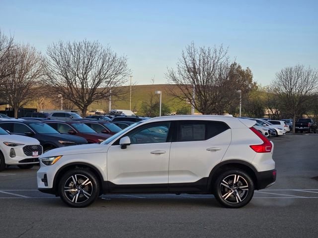 2023 Volvo XC40 Plus Bright Theme photo 6