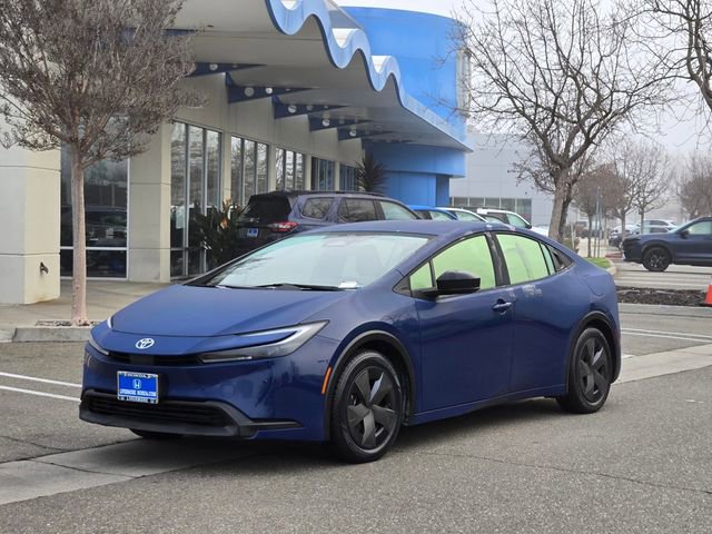 2024 Toyota Prius LE photo 3