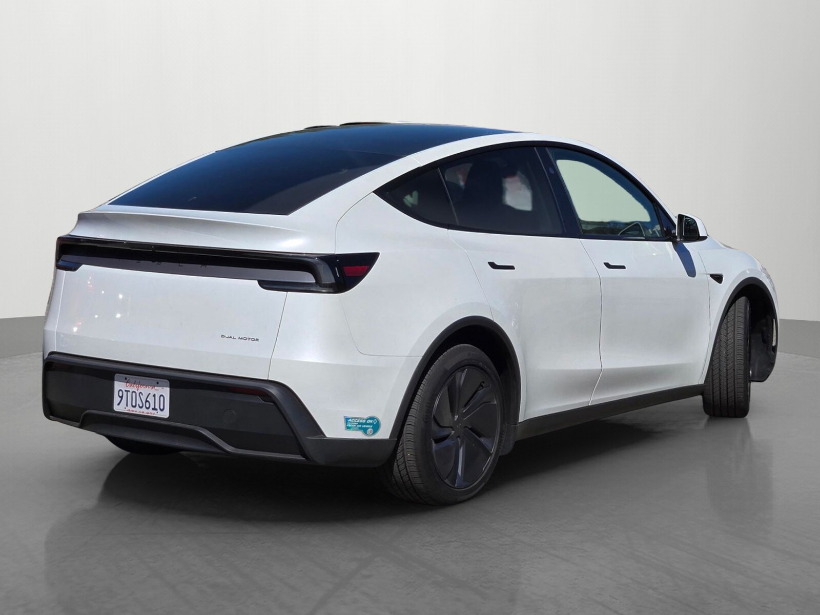 2026 Tesla Model Y Long Range photo 4