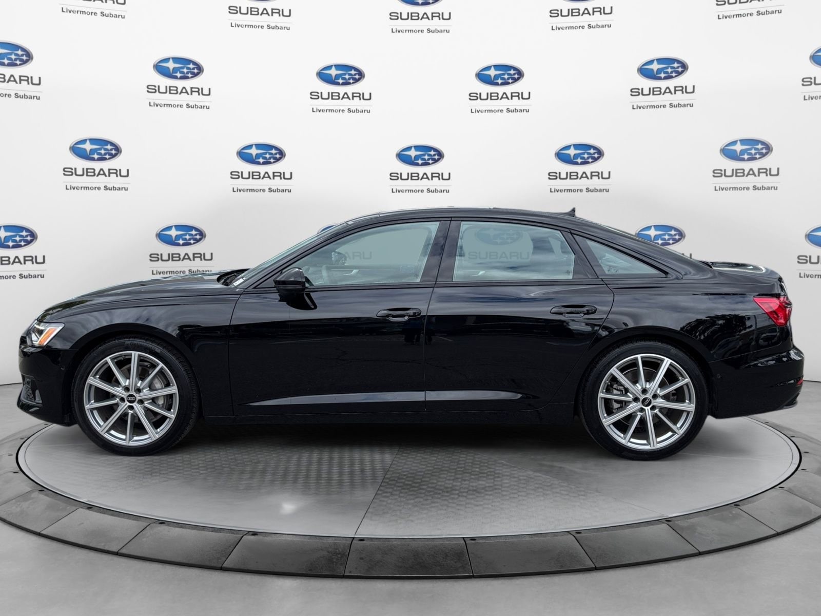 2025 Audi A6 Premium Plus - Photo 2