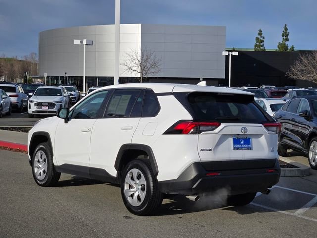 2024 Toyota RAV4 LE photo 5