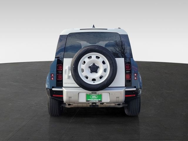 2024 Land Rover Defender S photo 4
